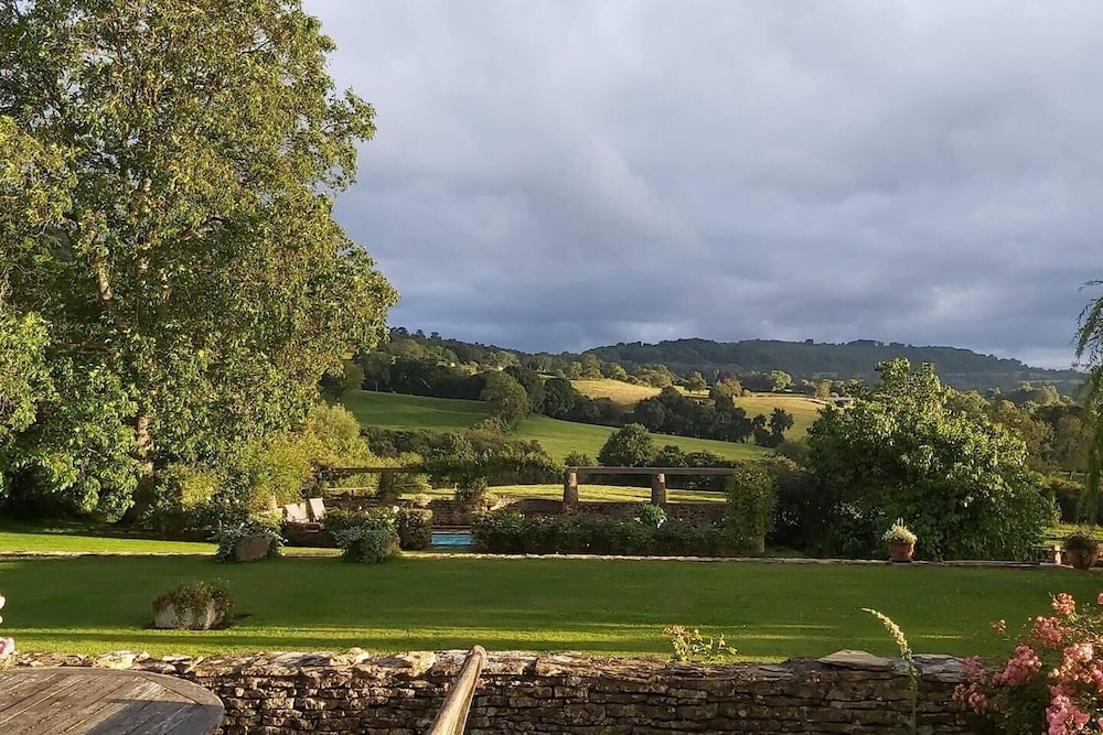 Shephards Hut With Hot Tub in the Cotswolds view 4