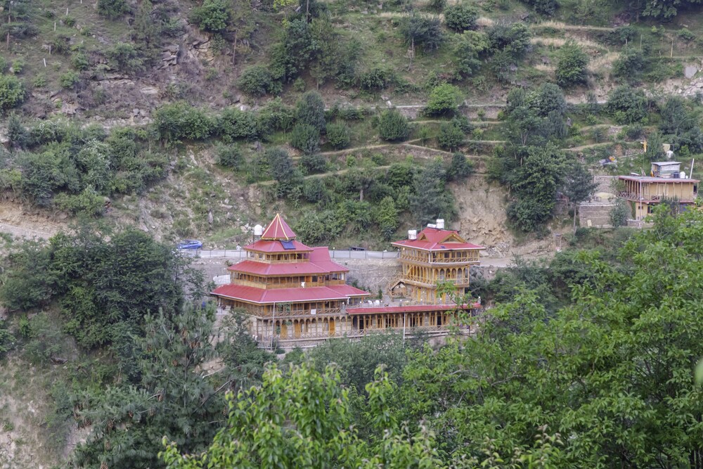 Tirthan Village Resort