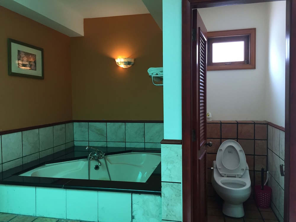 CMK & Private Water Chalet