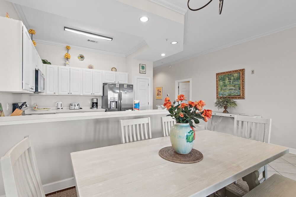 Pavilion Palms 205b