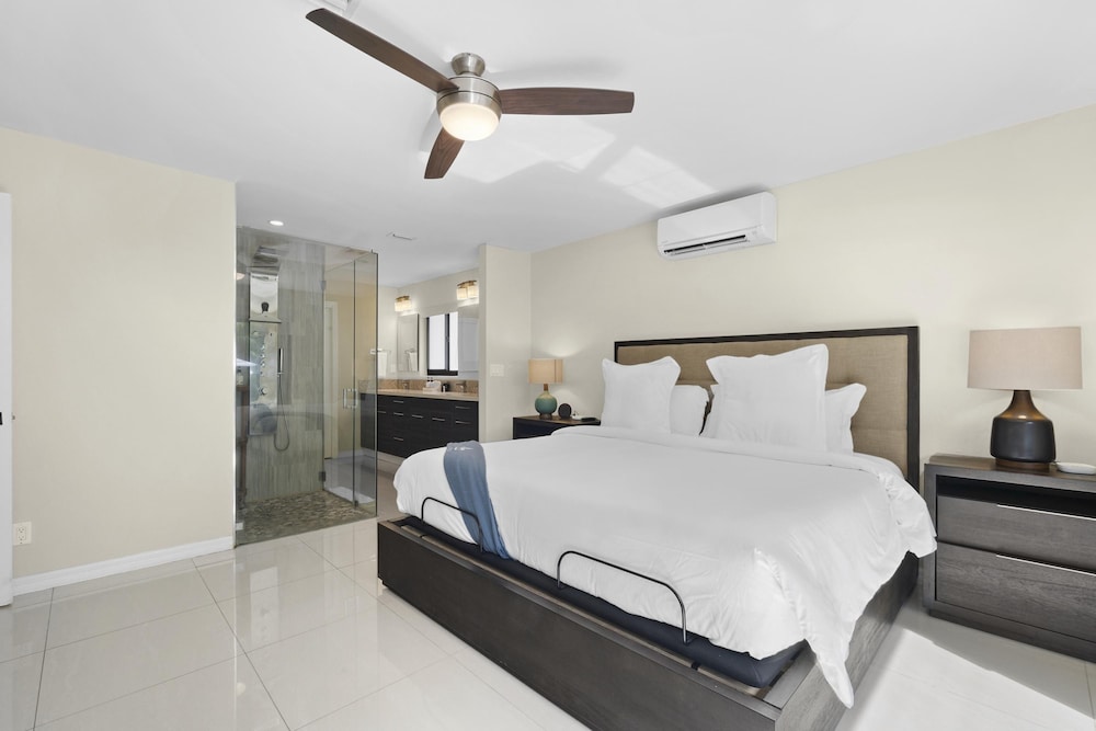 Relax in Luxury - 3 Bed 2 Bath Oasis With Pool