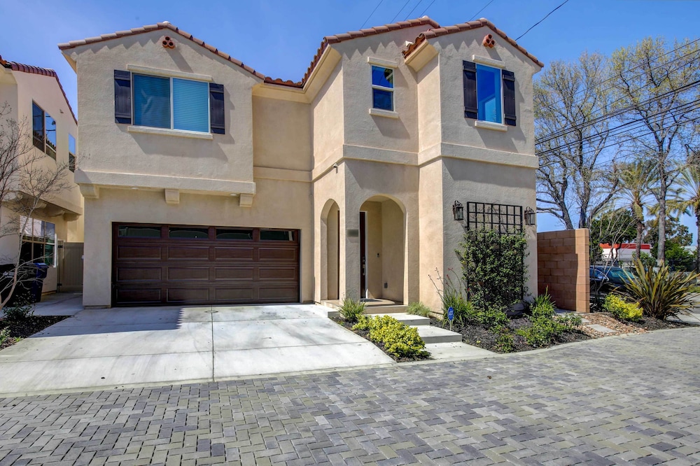 Pet-friendly Paramount Home, 16 Mi to Los Angeles! view 3