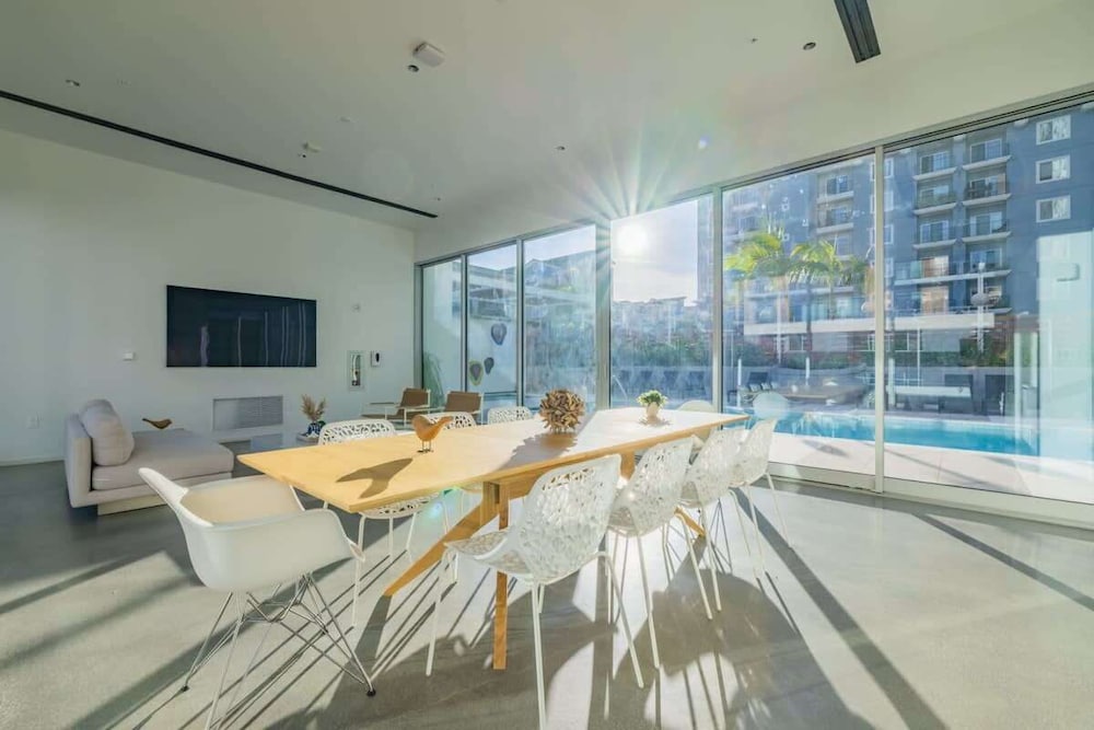 @ Marbella Lane - Grand 2BR w/ Beach & Ocean Views