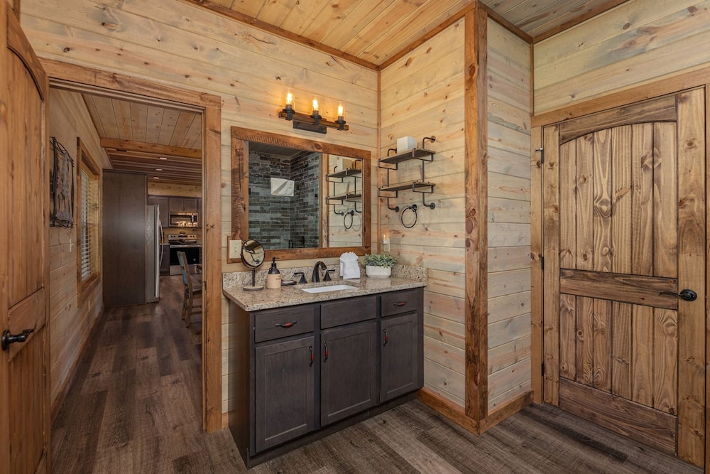 Lux Cabin Mtn Views Flat Parking Dog Friendly