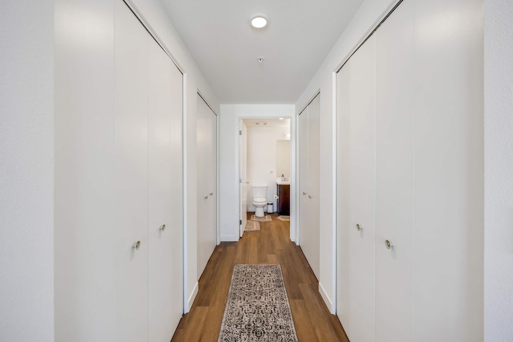 Luxury 3BR Hollywood Sign View by Oneluxstay