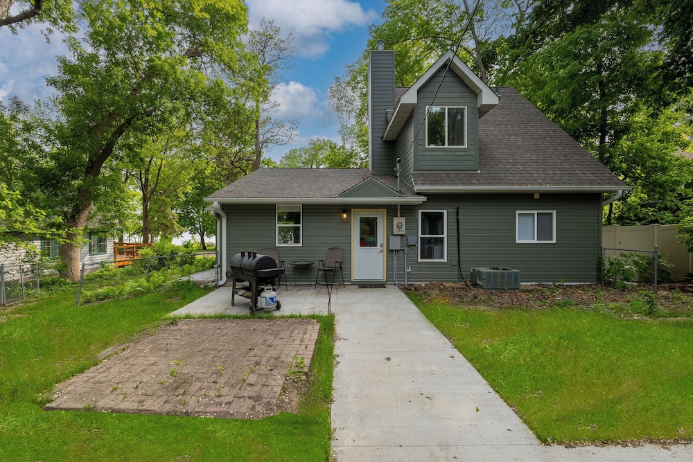 Cottage on Medicine Lake