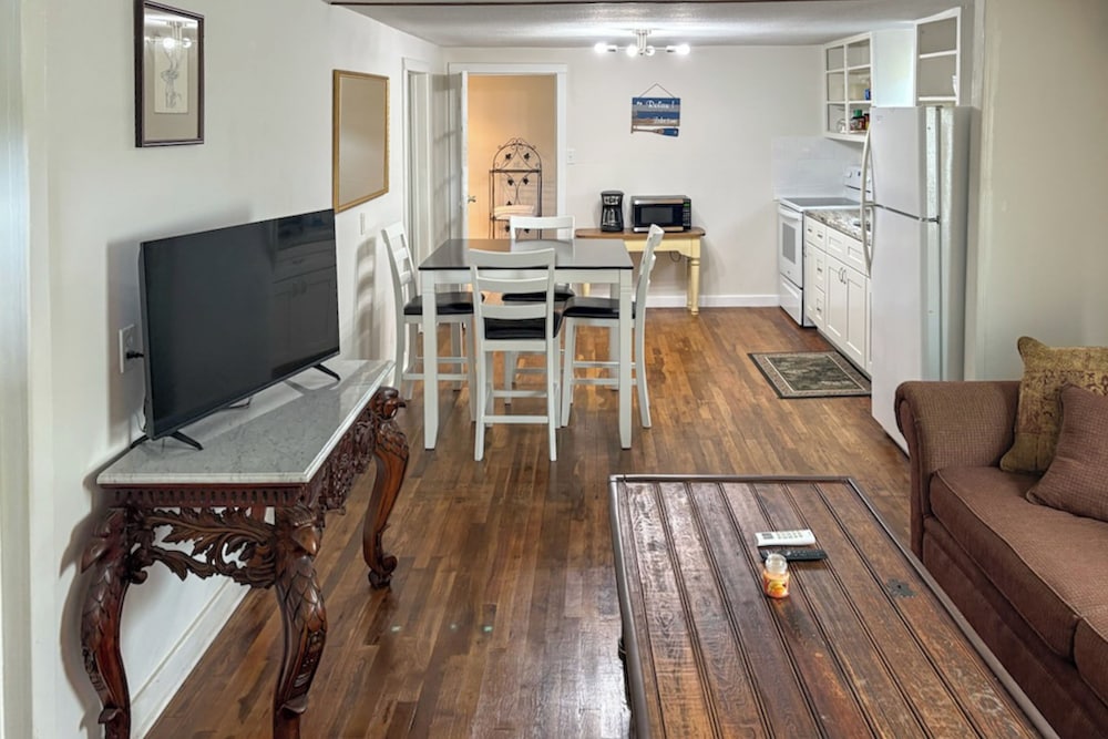 Lake Days, Bbqs & Fireside Nights: Afton Retreat