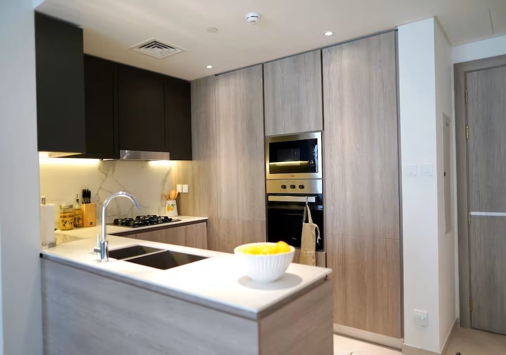 Spacious 2BR in Oxford 212 by Bespoke