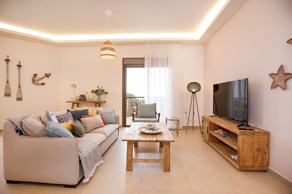 Akl - Chic Apts & Balconies in Batroun