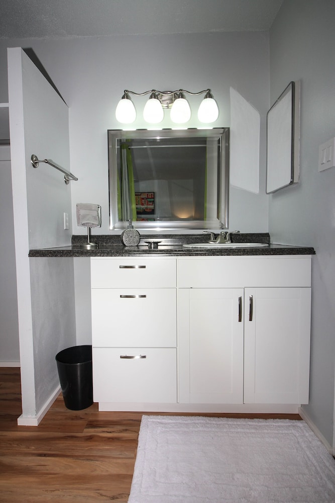 Cobalt Bungalow 1 Bedroom Condo