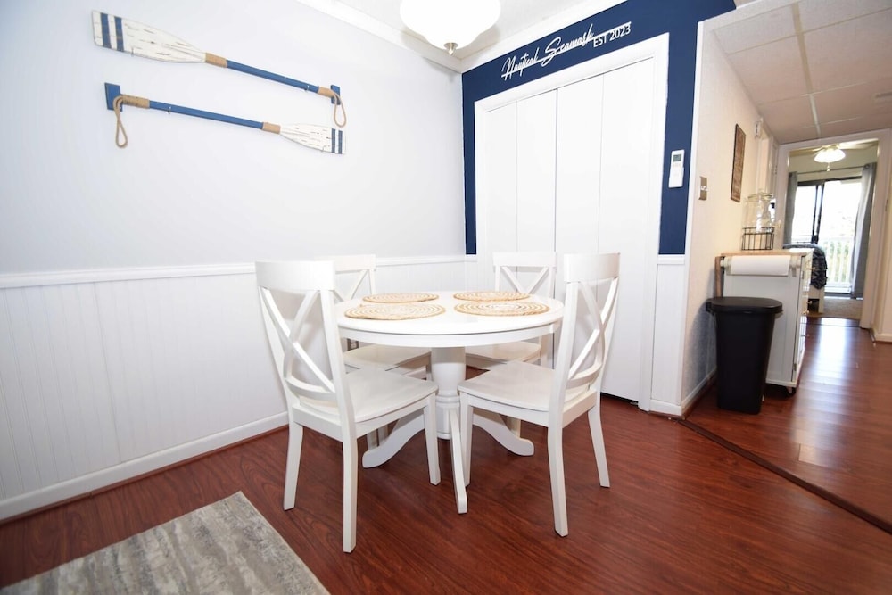 Sea Mark 308 1 Bedroom Condo by RedAwning view 5