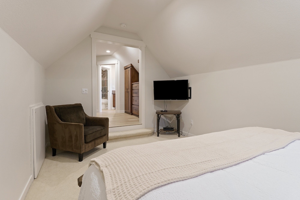 12 Siskin 5 Bedroom Home