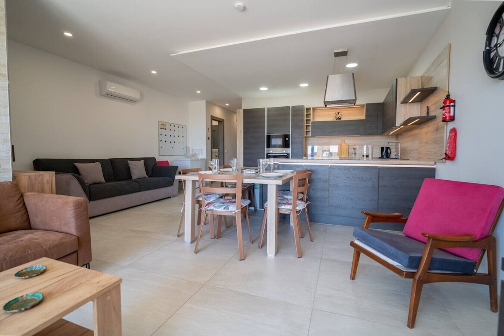 Ghajnsielem Retreat 4 Bedrooms Panoramic Terrace