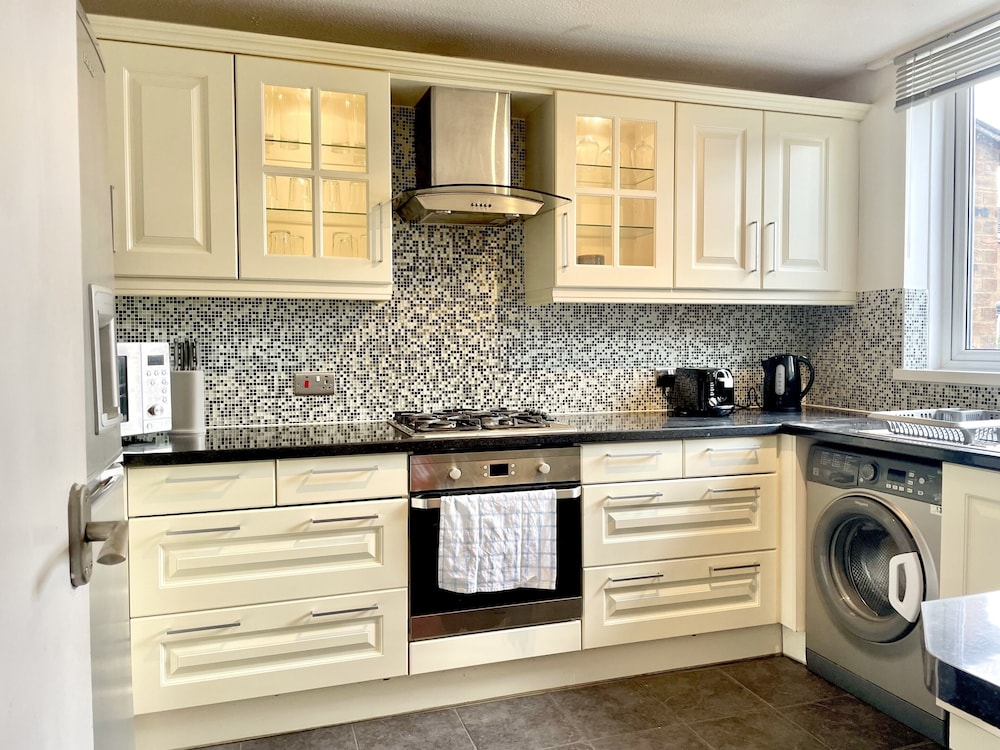 The HK House - Family Friendly Near To Blenheim Palace & Oxford City Centre view 5