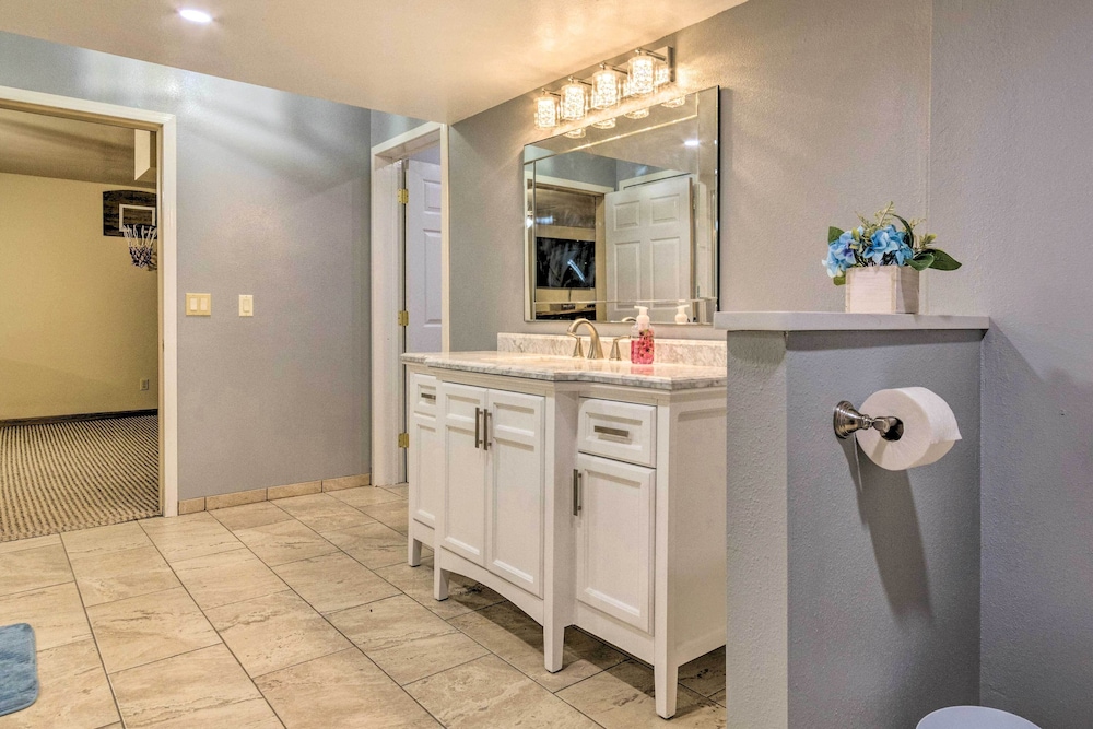 Scranton Vacations - Lakefront Hideaway in Scranton: Spacious Deck - Property Image 9