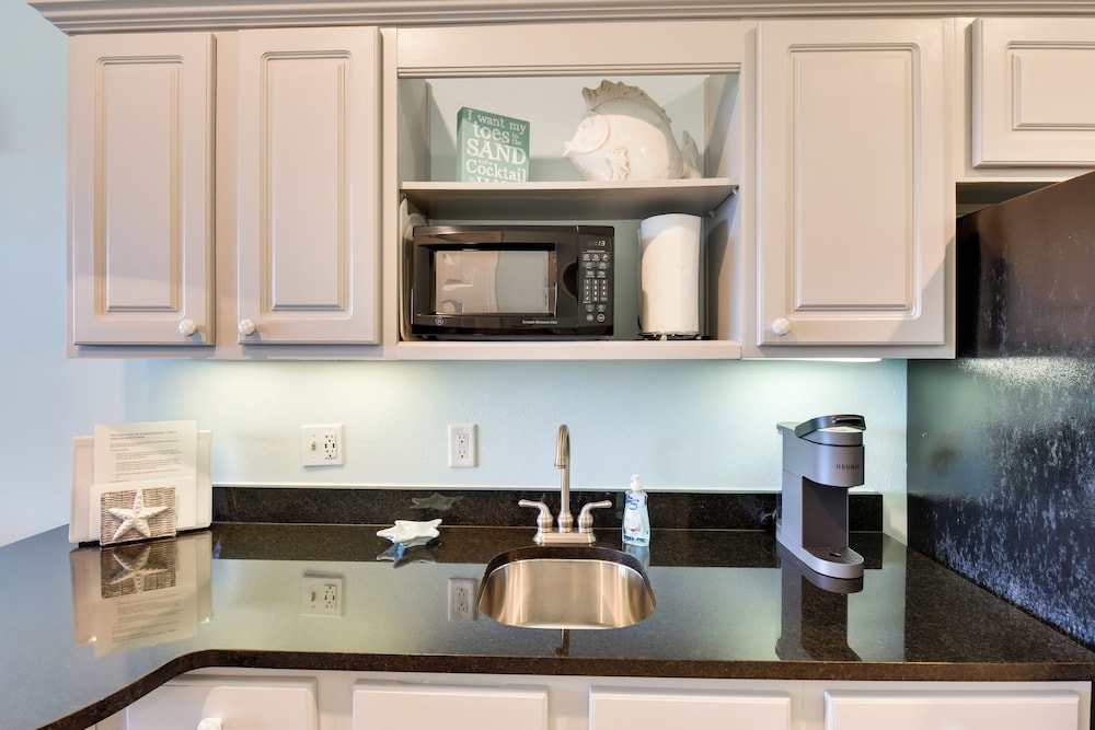 Walkable Condo w/ View Btwn Rosemary & Alys Beach!