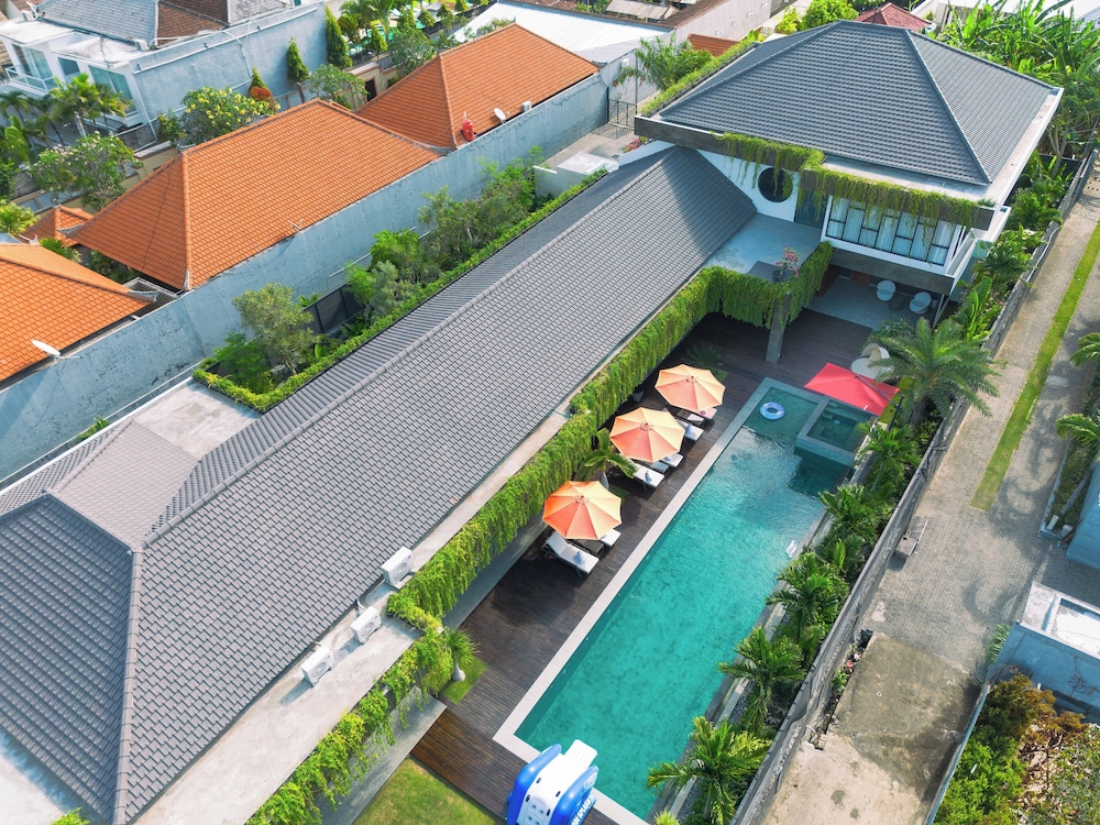 Exquisite 5BR Villa: Premier Luxury in Seminyak
