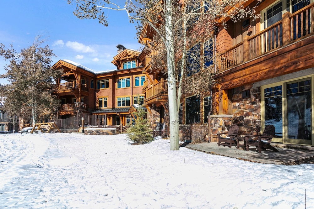 Grand Lodge - 3 Bedroom Deluxe #304 - Ski-in/out 3 Condo