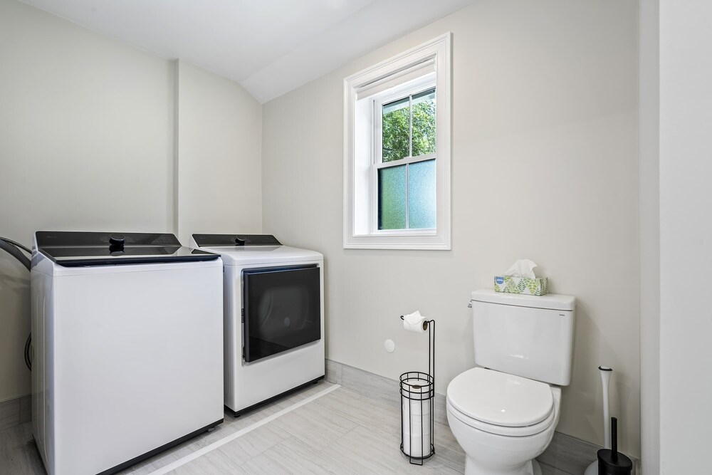 Bourne By The Beach Beautiful Home for 6 Near Shops and the Shore