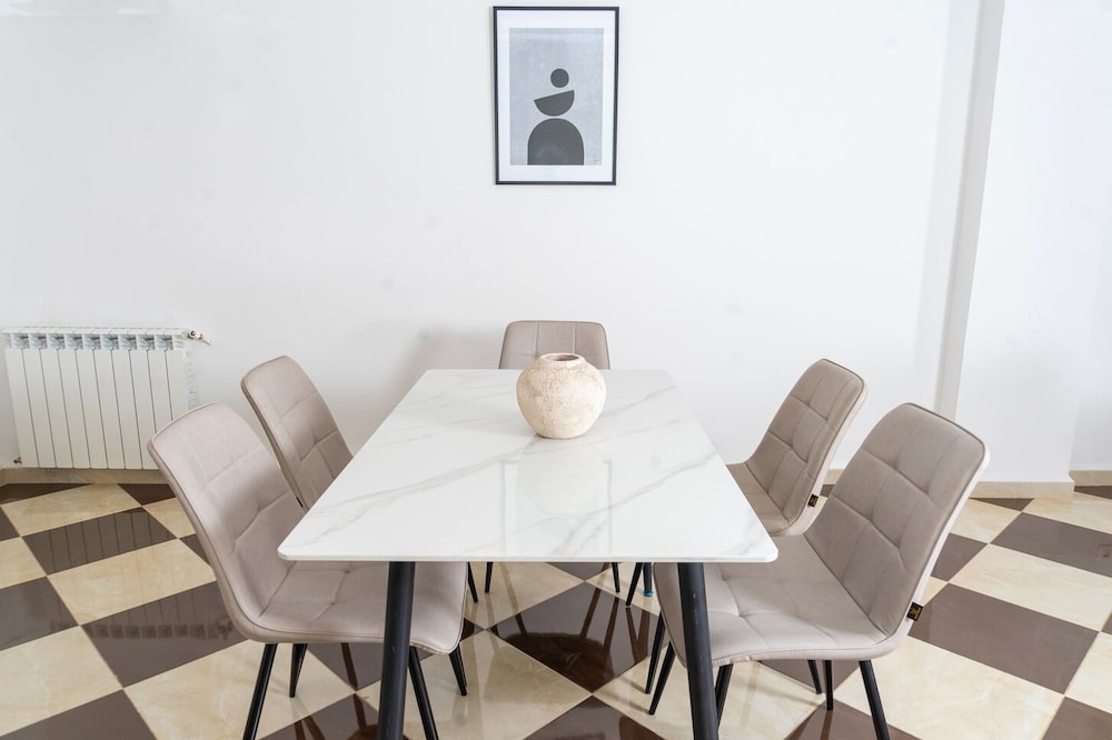 Luxueux Appartement à Bir Mourad Raïs