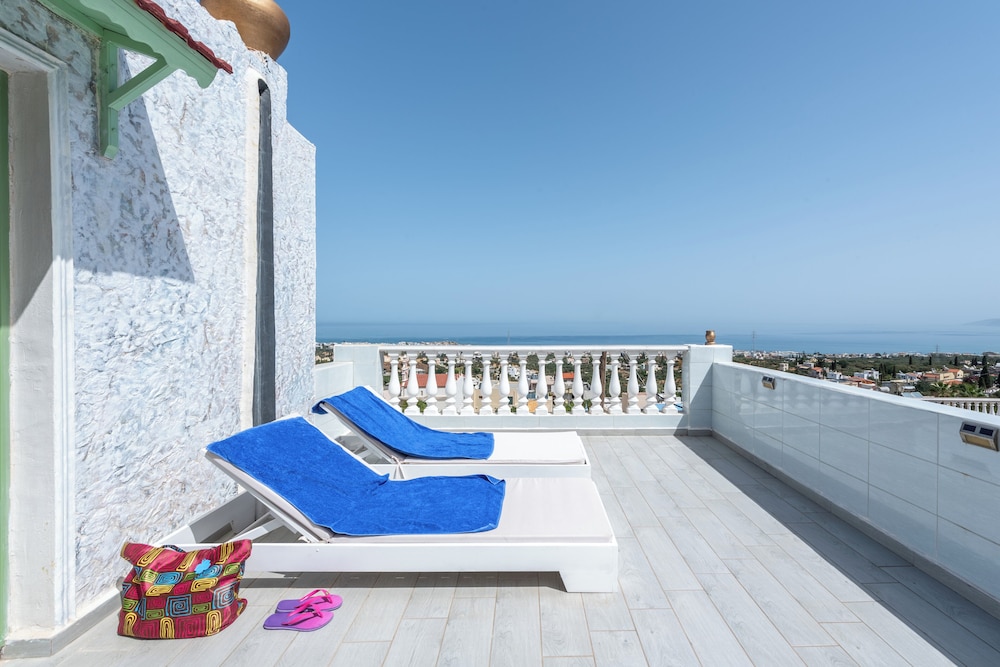 Sleeps5 - Pool - Bysea - Garden - Parking - Petok view 4