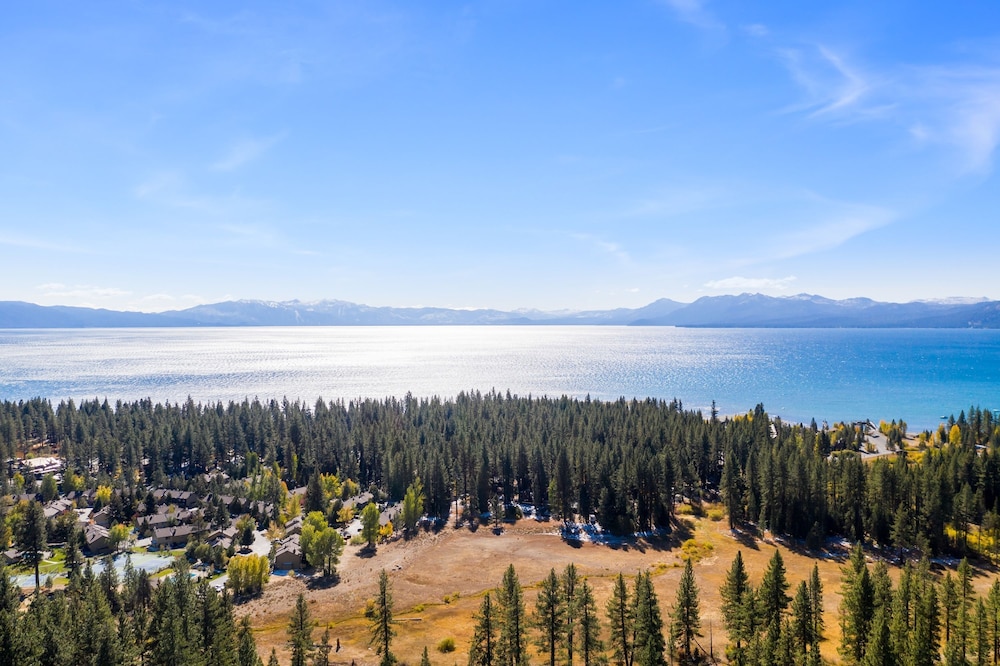 Pinegrove by Avantstay Beautiful Villas Condo Just Outside Tahoe City