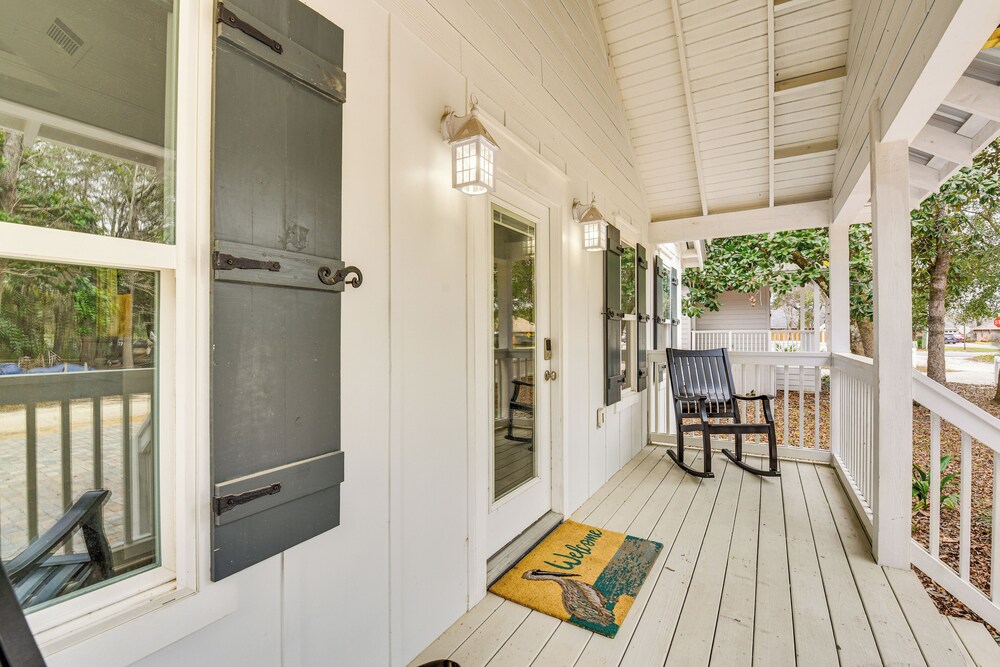 Walk to Choctawhatchee Bay: Santa Rosa Beach Home!