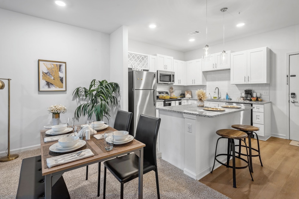 Luxurious Apartments - Pool Gym Bikes