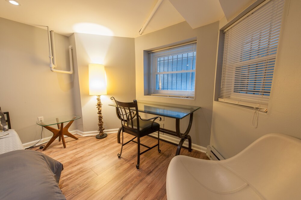 Honey Suite - Luxury Bed - Peaceful and Quiet Central D.C. view 5