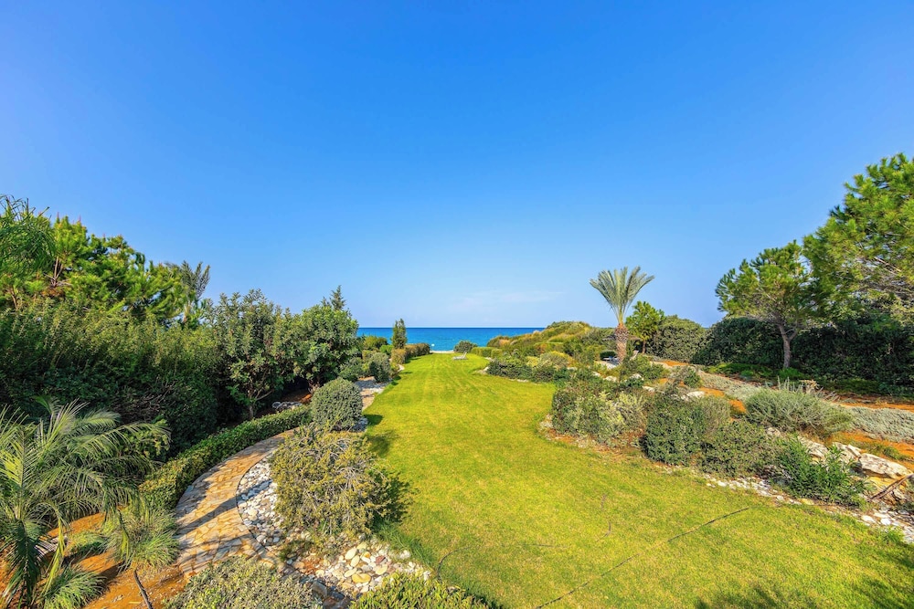 Harmonia Beach Villa