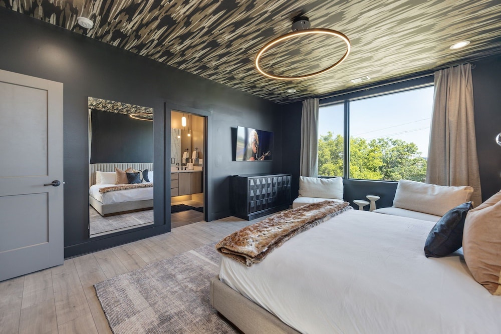 Elevate - Modern Luxury - Stunning City Views