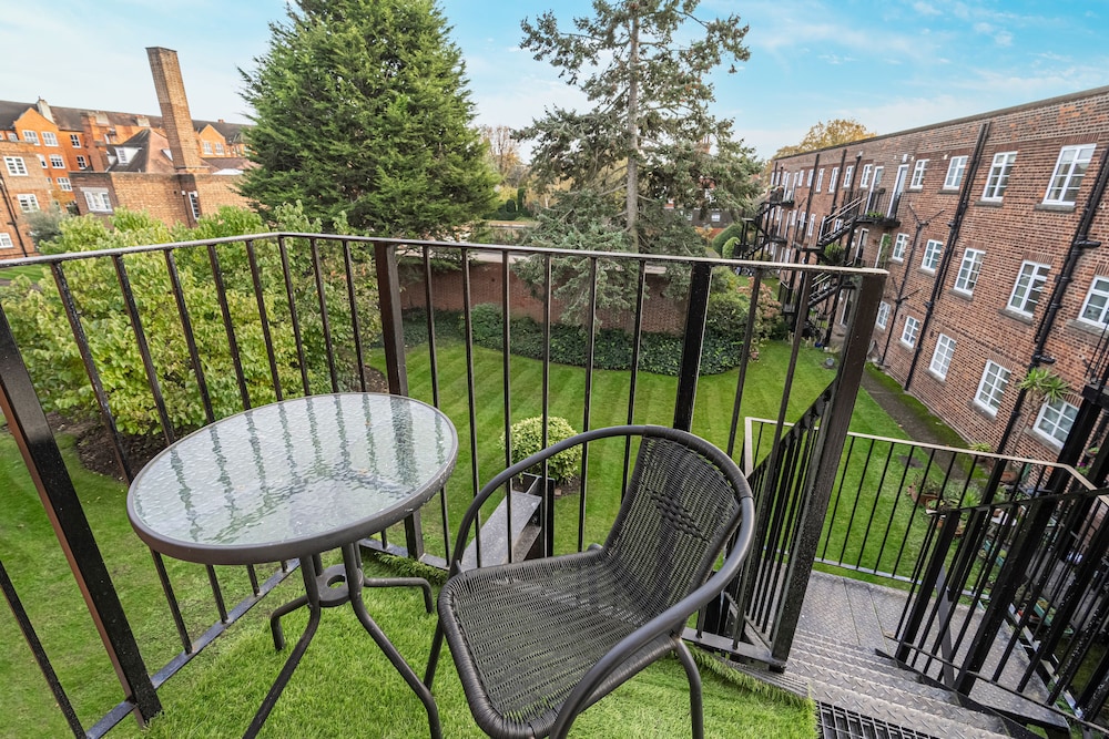 balcony