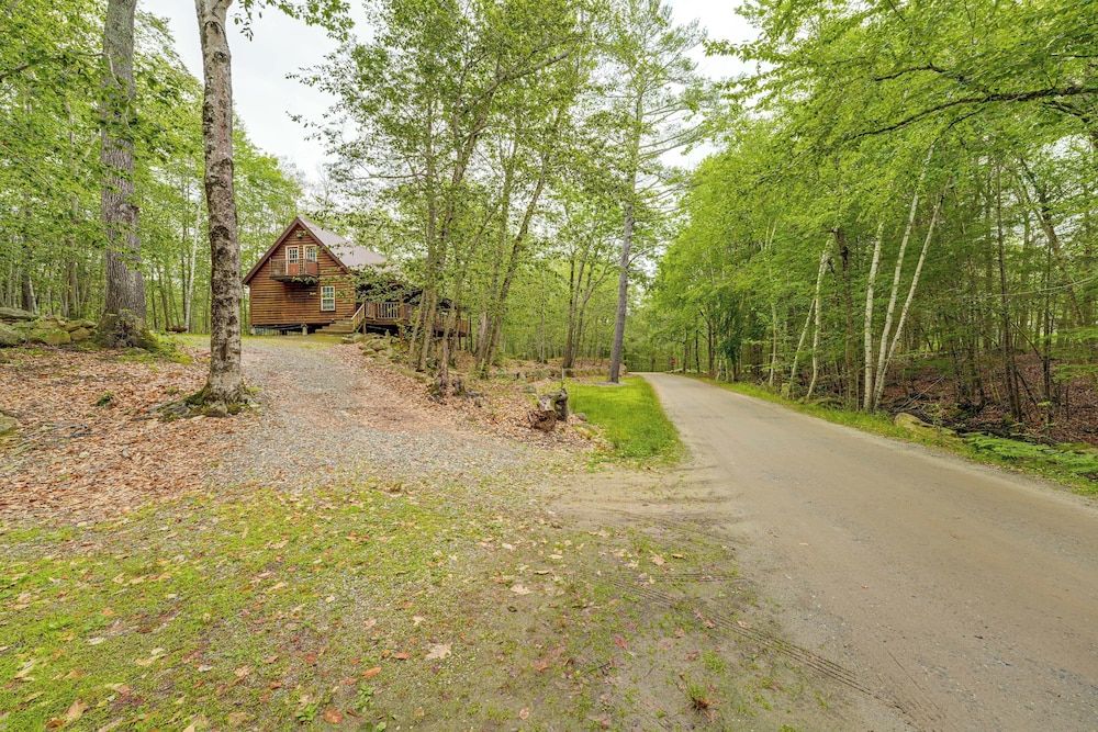 2 Mi to Marina & Beach: Frye Island Retreat!