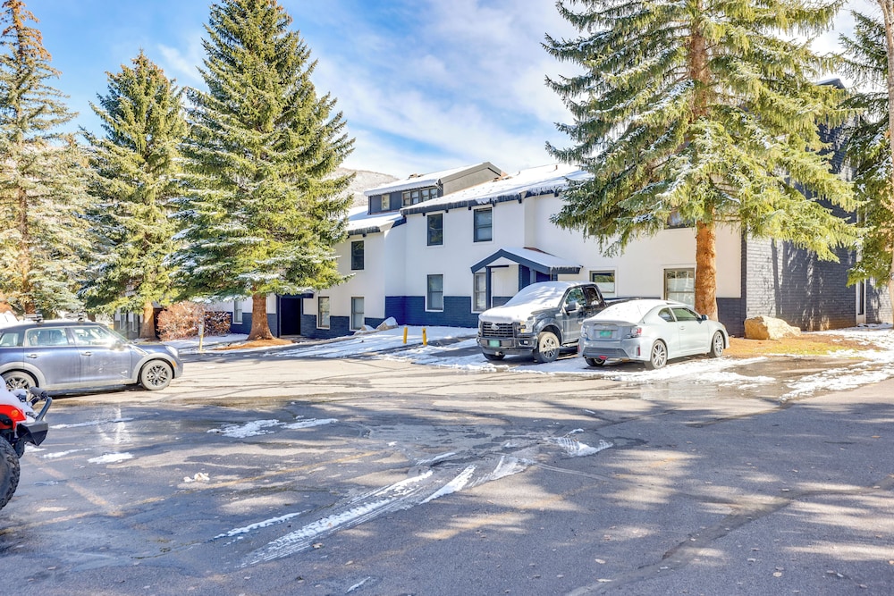 Between Beaver Creek & Vail: Modern Condo w/ View!