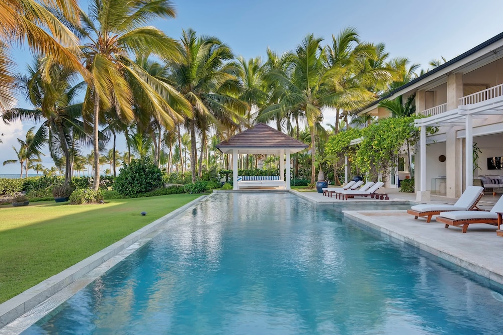 5BR Oceanfront Golf Estate w Pool Private Chef view 4