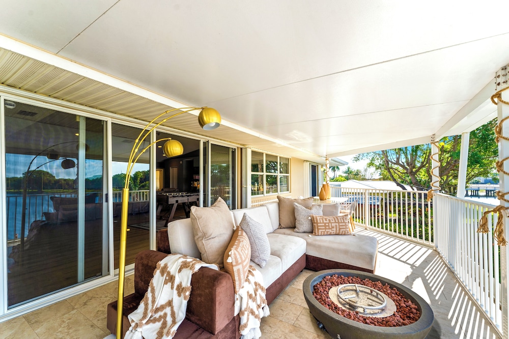 Palm Beach Paradise | Villa w/ Beach, Pool, Cinema & Tiki