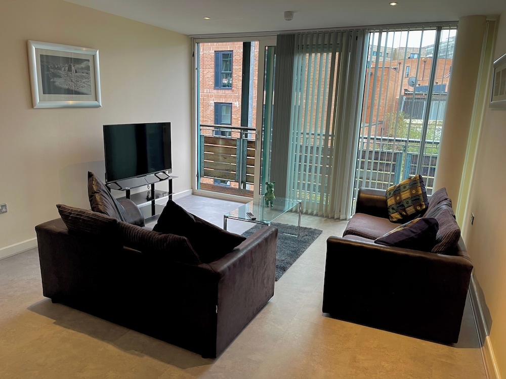 Birmingham City Apartment With 3 Bedrooms
