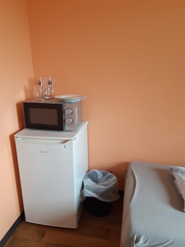 2-Rent Group Hostel Rooms&Apartments TUB19A