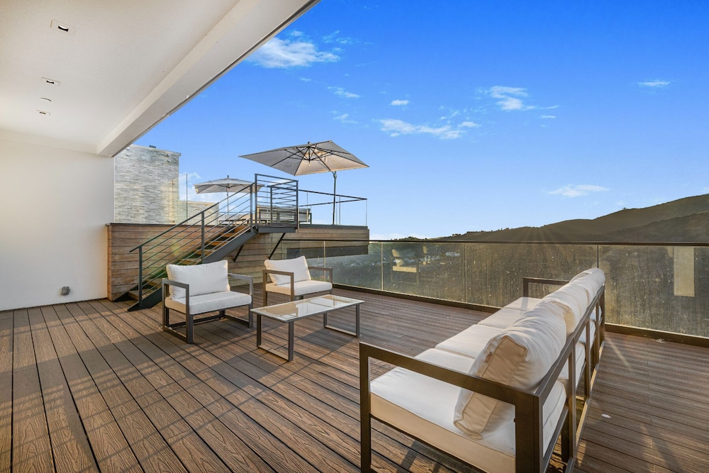 Linda Flora Modern Estate - Image 2