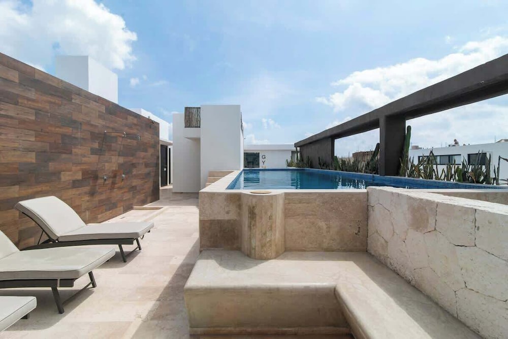 Best Private Pool/1 Full BR/ 2sofabeds/amenities