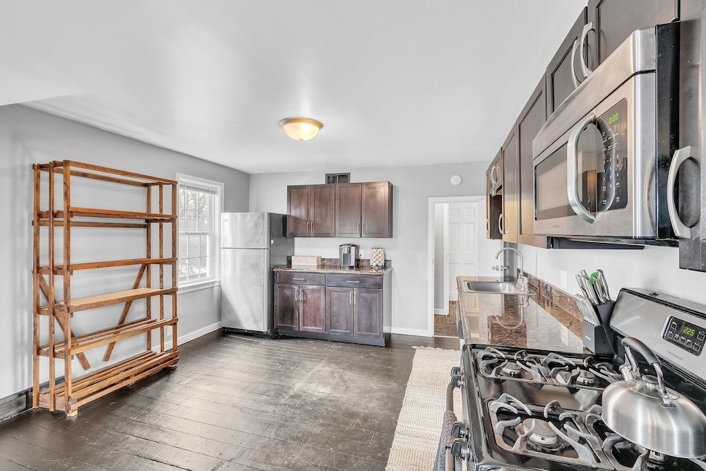 The Loft 3BR Apartment with Scenic Deck