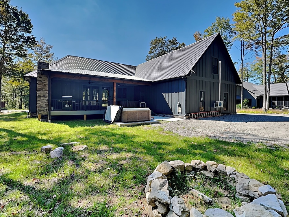 Holiday House by Taylor Made Deep Creek