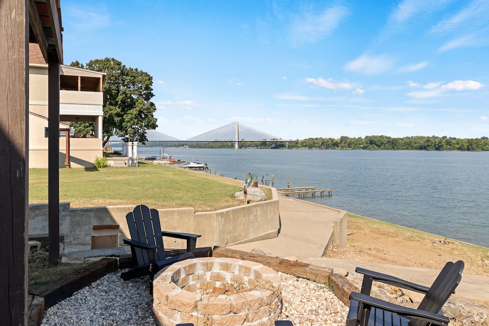 Renovated River Home Hot Tub Sauna Game Room