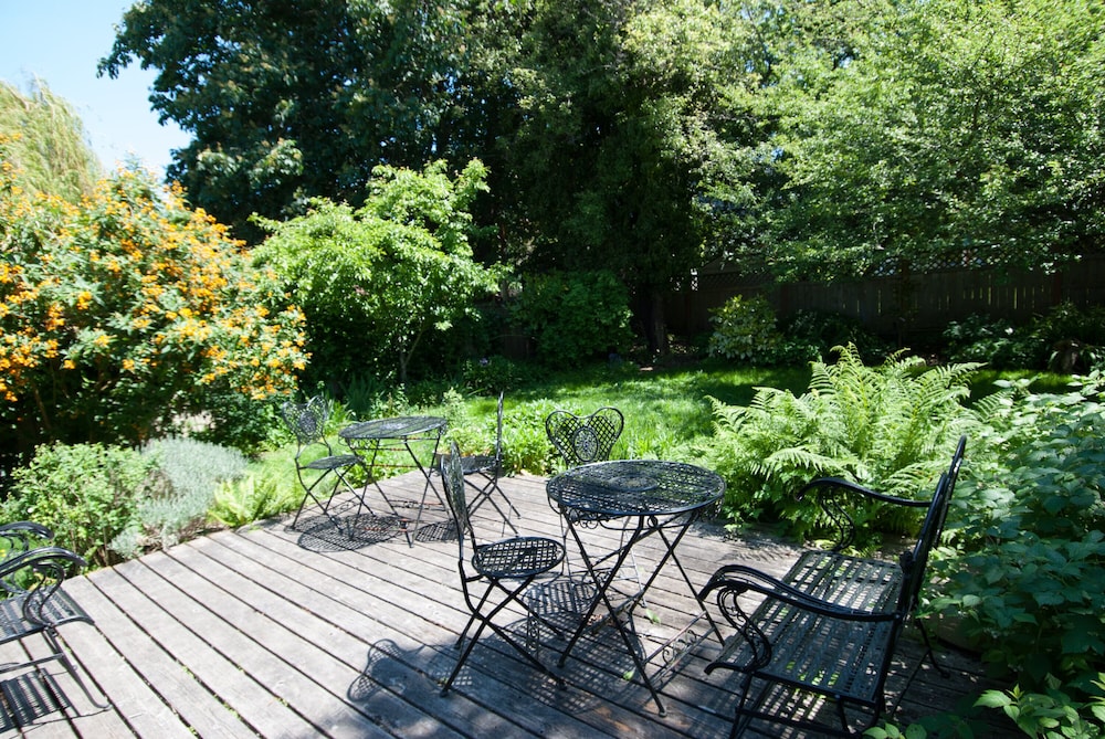 Ocean Island Garden Suites