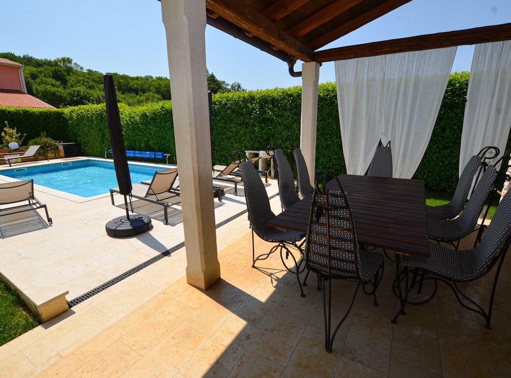 Sophisticated and Chic Villa With Pool