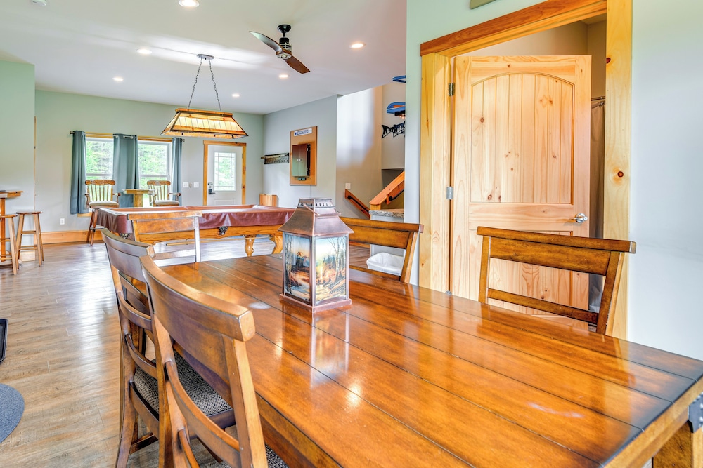 Mtn-view Home 6 Mi to Jay Peak Resort: Fish & Hike