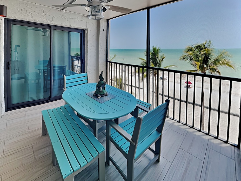 Seaside 4 by Distinctive Beach Rentals