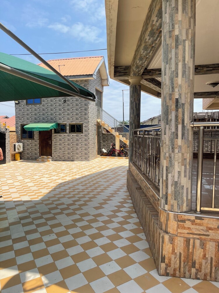 CRL Apartment 2, photo 16