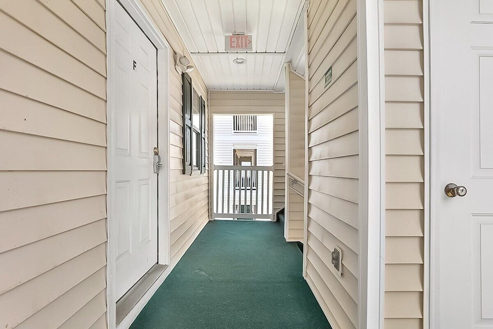 River Oaks 33f 2 Bedroom Condo
