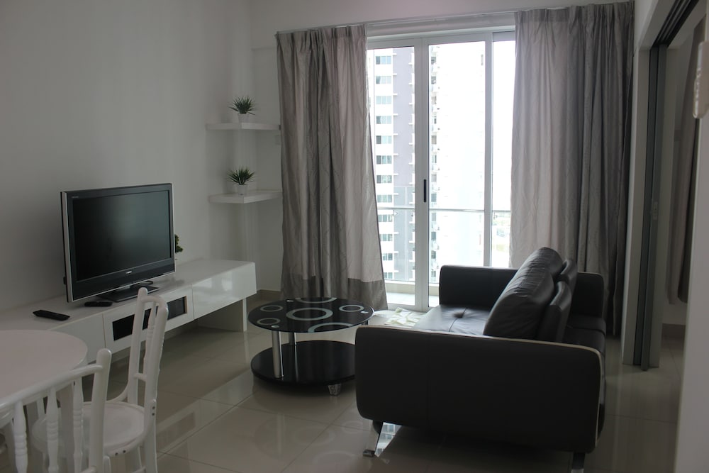 City Living with Panoramic Sea Views at Danga Bay